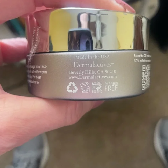 DERMALACTIVES PURIFYING GENTLE FACIAL SCRUB
EXFOLIATING AND HYDRATES MSRP $140 - Picture 5 of 6